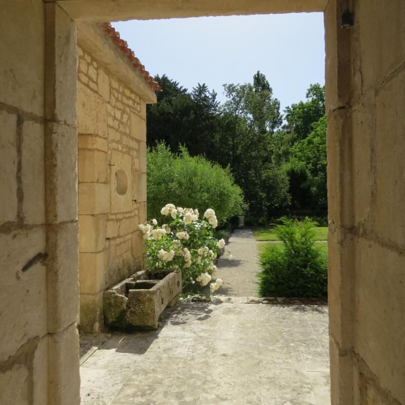 FONTENAY-LE-COMTE Demeure de prestige parc et dépendances sur 3 ha 4