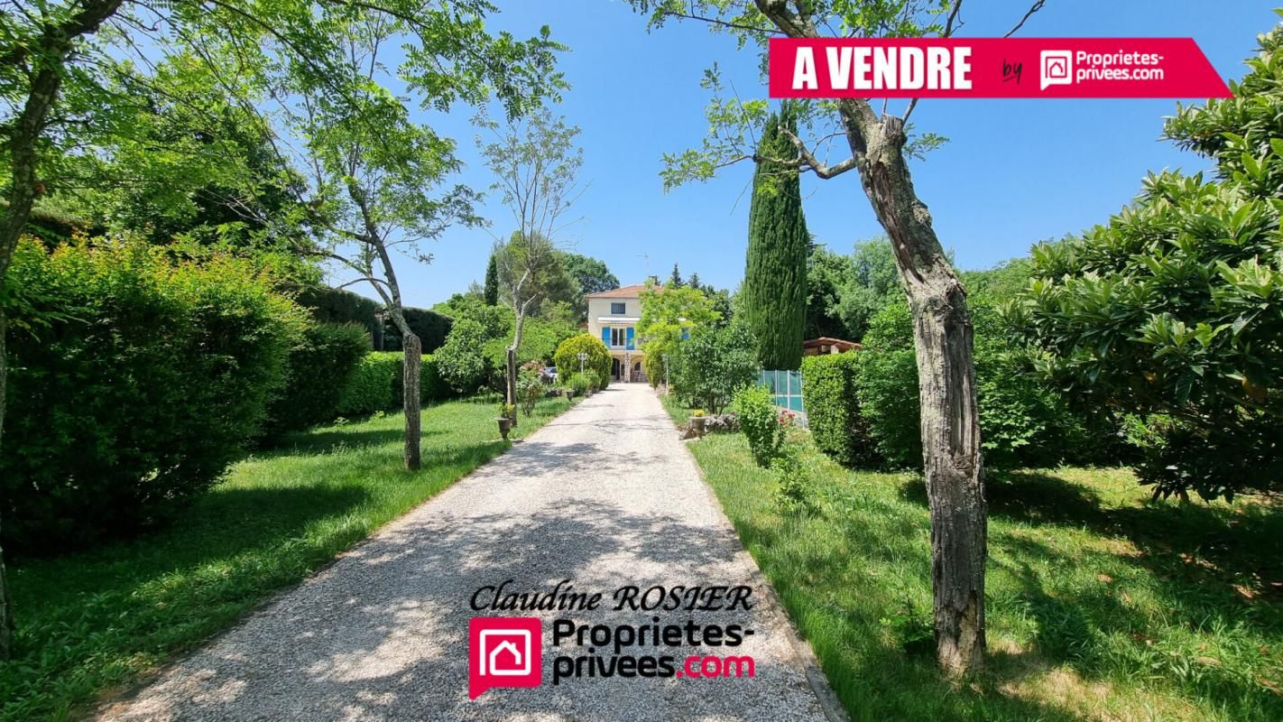 Besse Sur Issole Propriété 9 pièce(s) 237 m2 piscine terrain clos