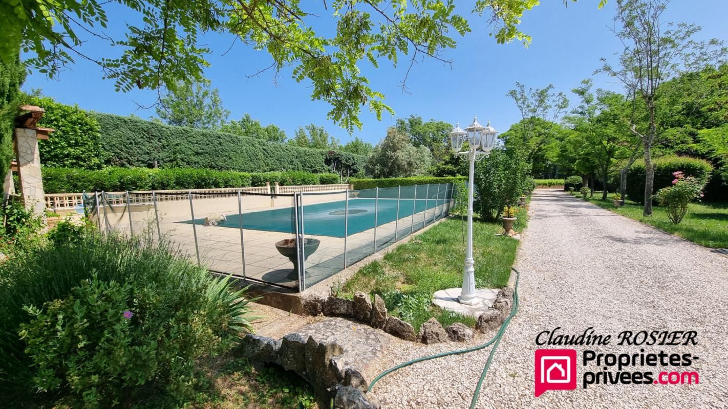 BESSE-SUR-ISSOLE Besse Sur Issole Propriété 9 pièce(s) 237 m2 piscine terrain clos 4