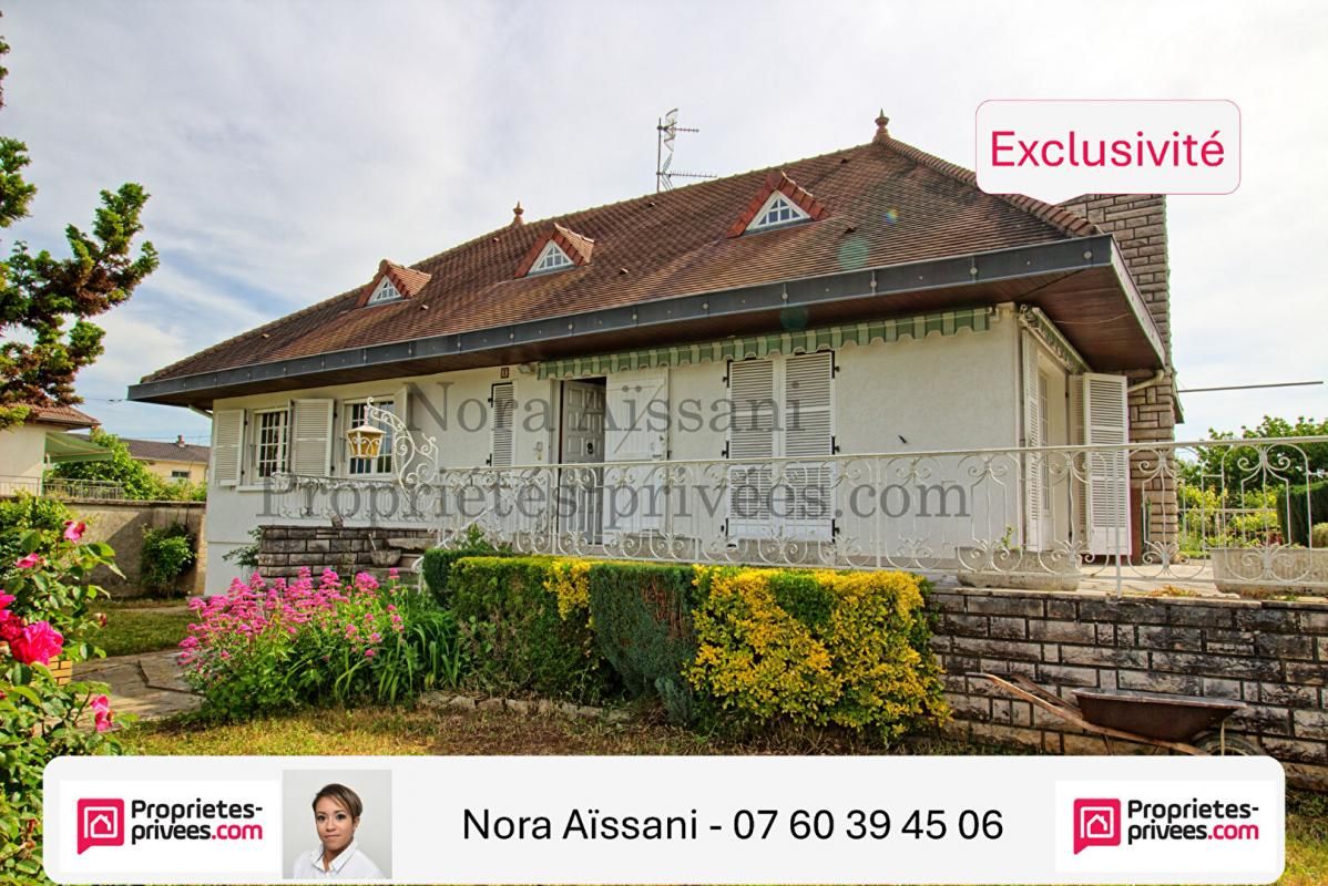 Maison des années 70 avec grand terrain et piscine à rénover À vendre