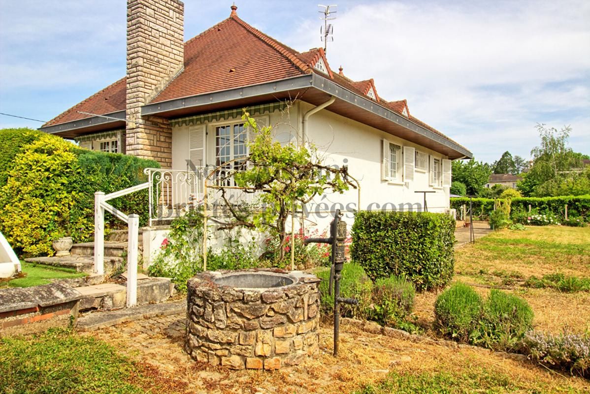TAVAUX Maison des années 70 avec grand terrain et piscine à rénover À vendre 2