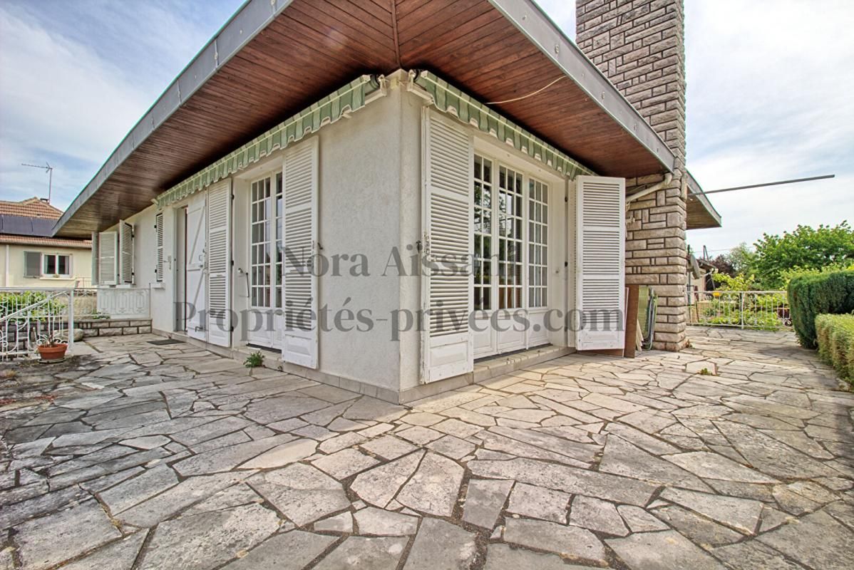 TAVAUX Maison des années 70 avec grand terrain et piscine à rénover À vendre 3