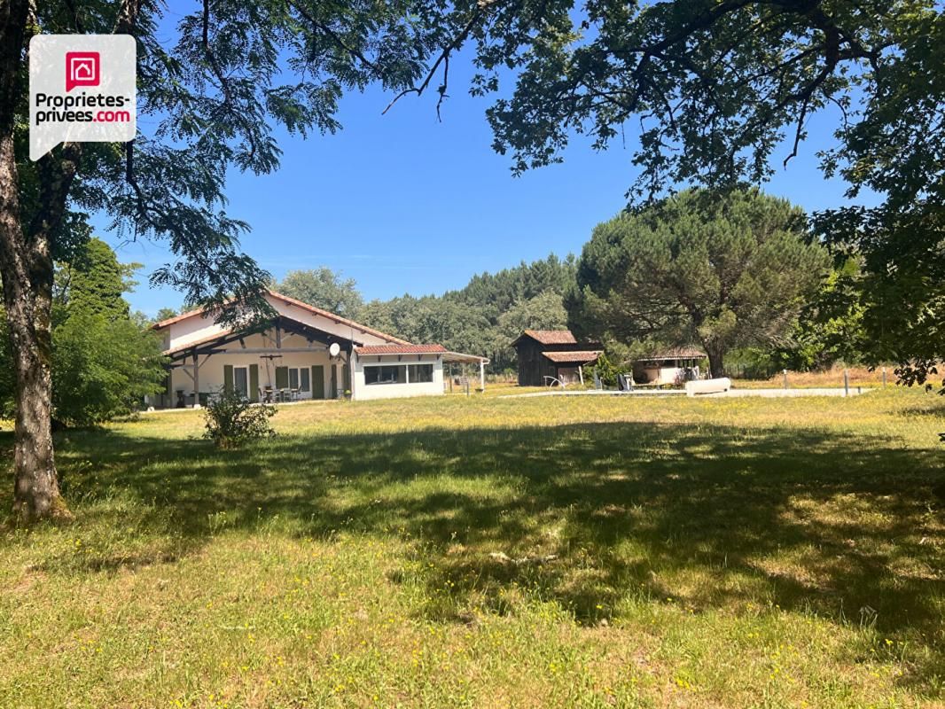 CASTELJALOUX Propriété en pierre 290 m² avec gîte, dépendances, piscine et 4 ha 2