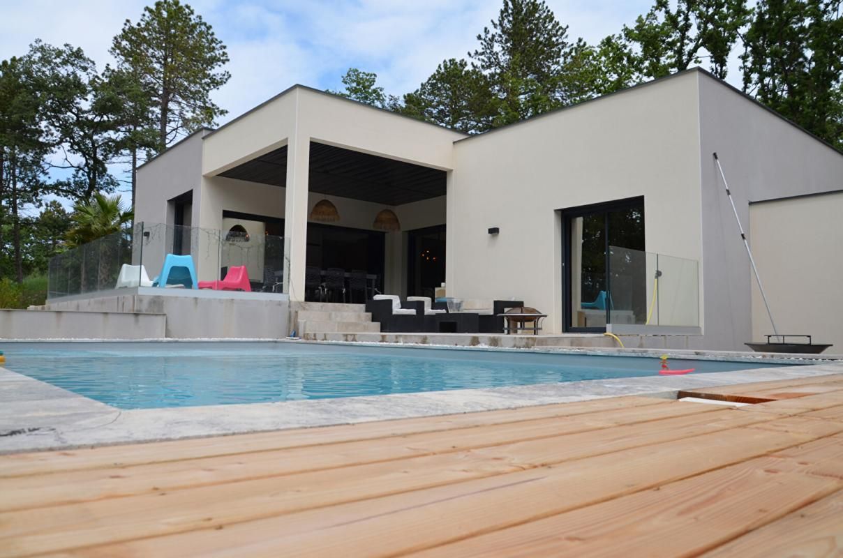 DONZERE MAGNIFIQUE Maison d'architecte 4 Chambres 190 m2 sur Terrain de 3000m2 2