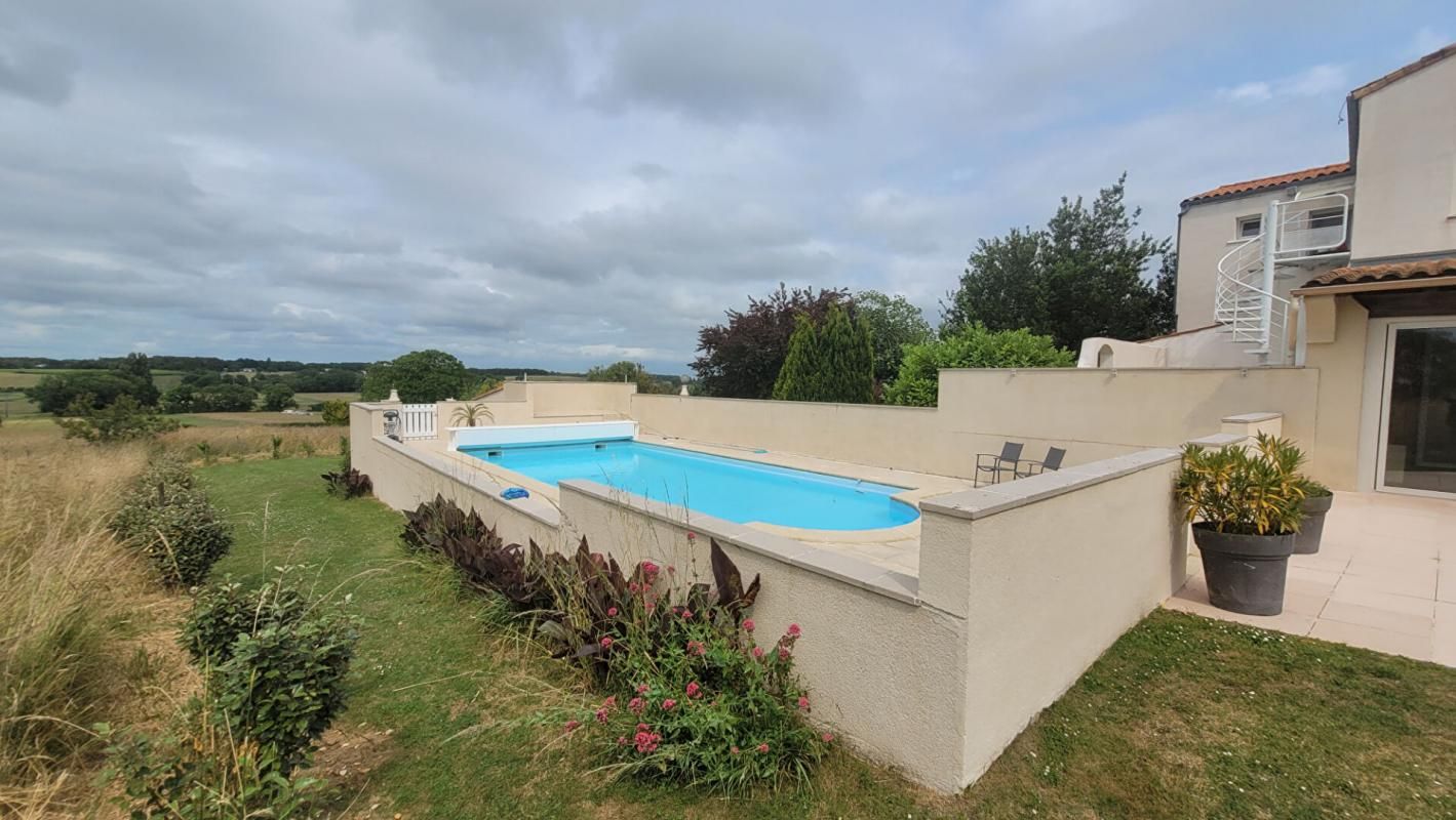 Propriété maison principale et 2 gîtes indépendants