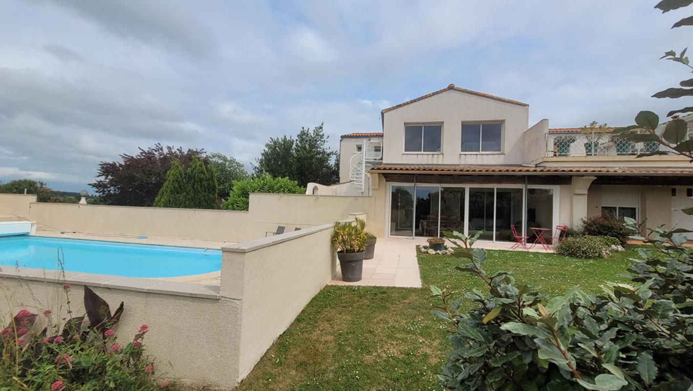 SAINT-AUGUSTIN Propriété maison principale et 2 gîtes indépendants 2