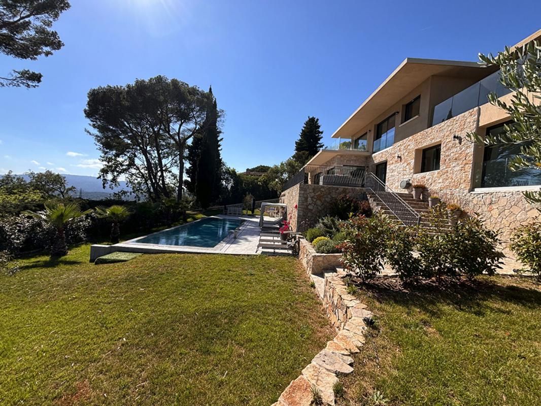 MOUGINS Villa Mougins 8 pièce(s) 370 m2 2