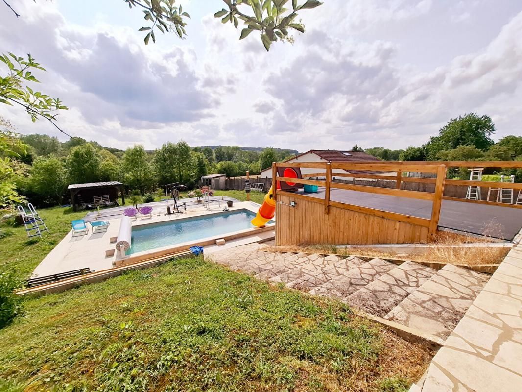AIX-EN-OTHE Maison Familiale Rénovée avec Piscine et Vue Imprenable à Aix-en-Othe 2
