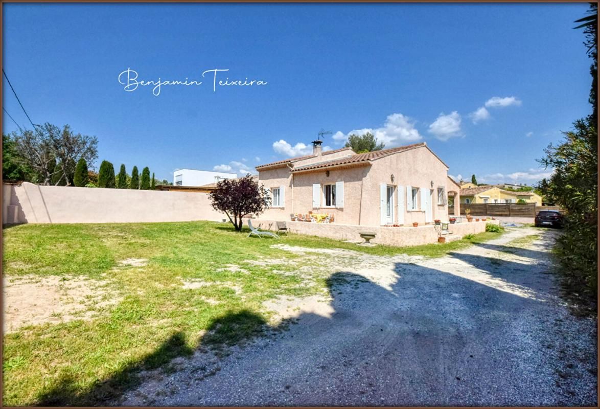 ROQUEBRUNE-SUR-ARGENS Villa 117m² (191m² surface utile) , 3/4chambres, sur grand terrain plat de 1000m² environ 1