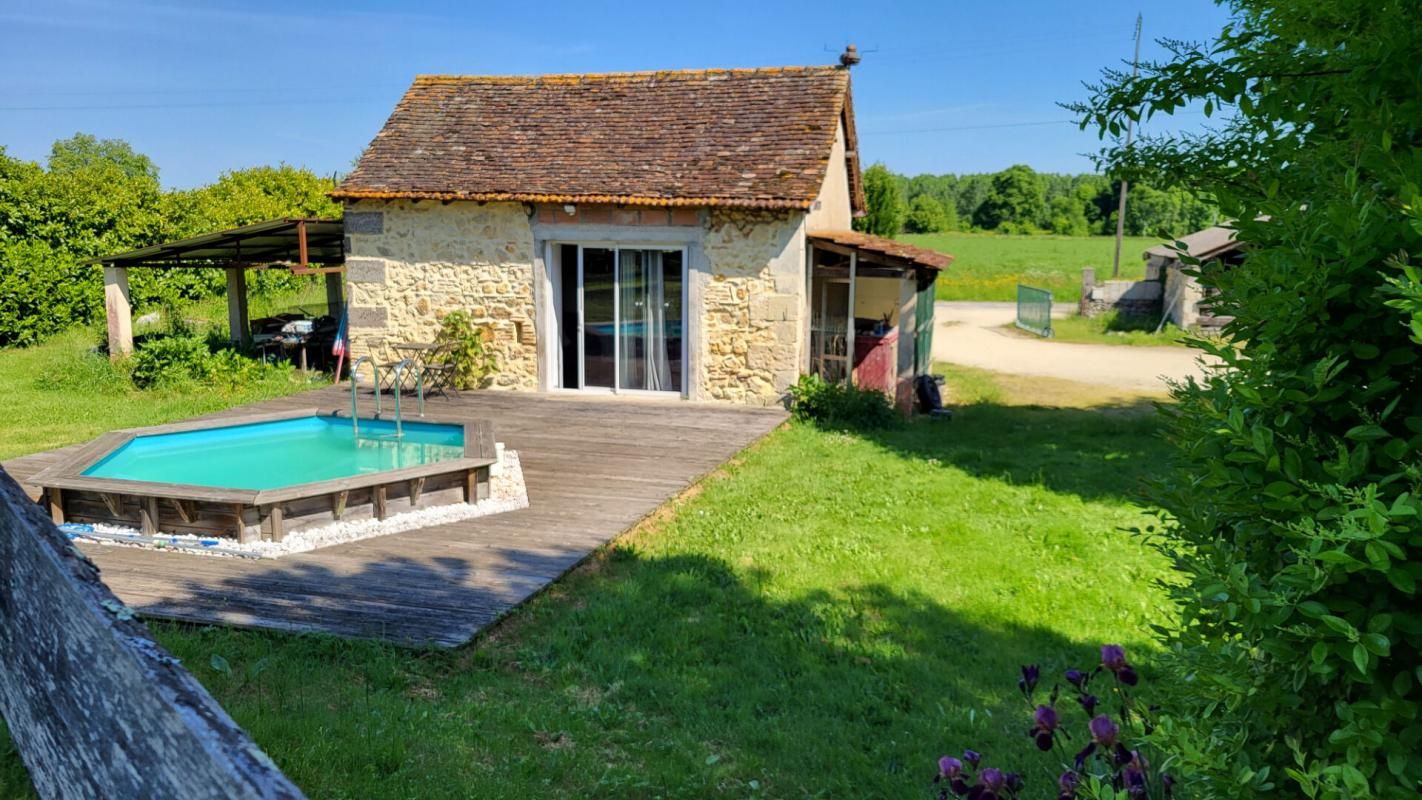 MUSSIDAN 24400 proche Mussidan fermette avec habitation 157 m et 2 grange parcelle 1ha 2