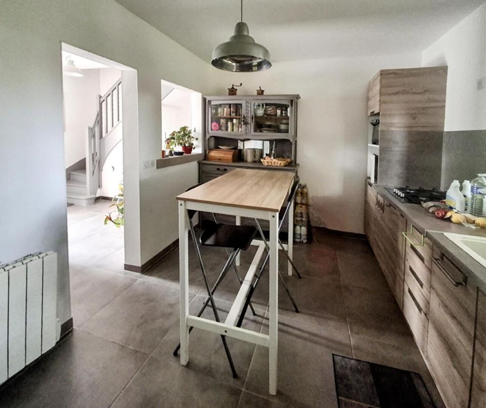 COMPS Superbe maison avec piscine, terrasse 70 m², cuisine d'été, garage et jardin arboré. Intérieur lumineux et 4 chambres 4