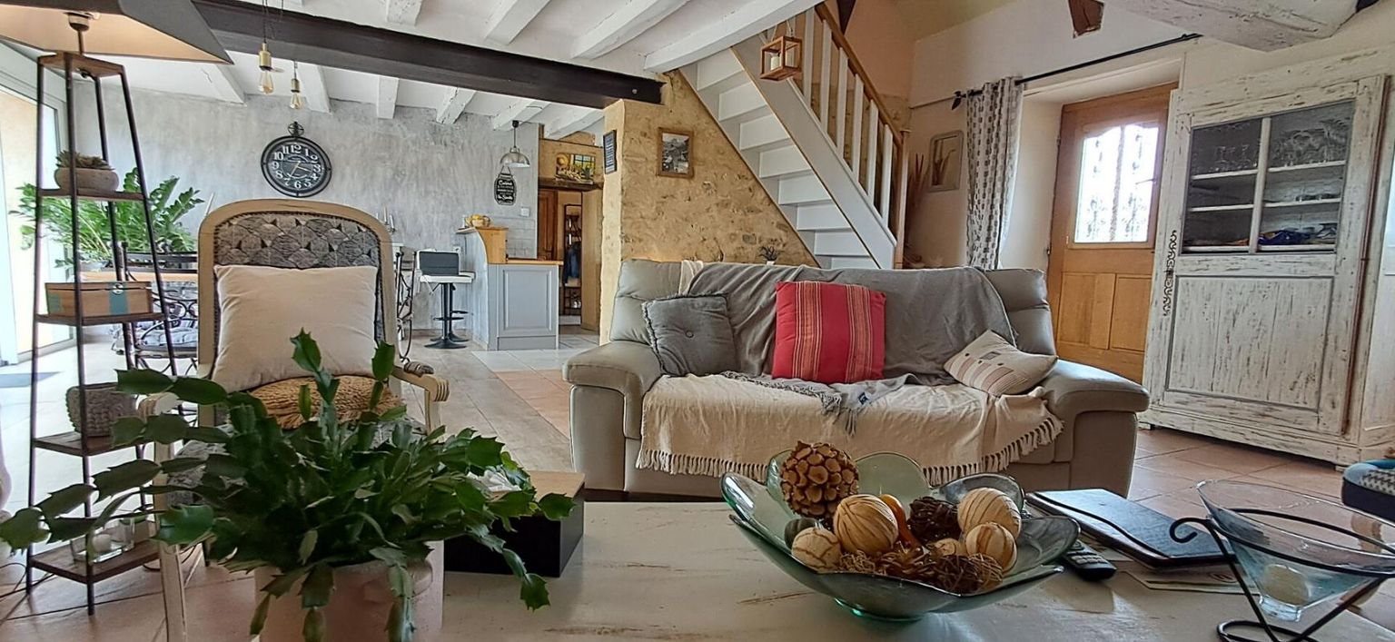 LE BURET Maison Le Buret 6 pièce(s) 162 m2 - 4 Chambres 2