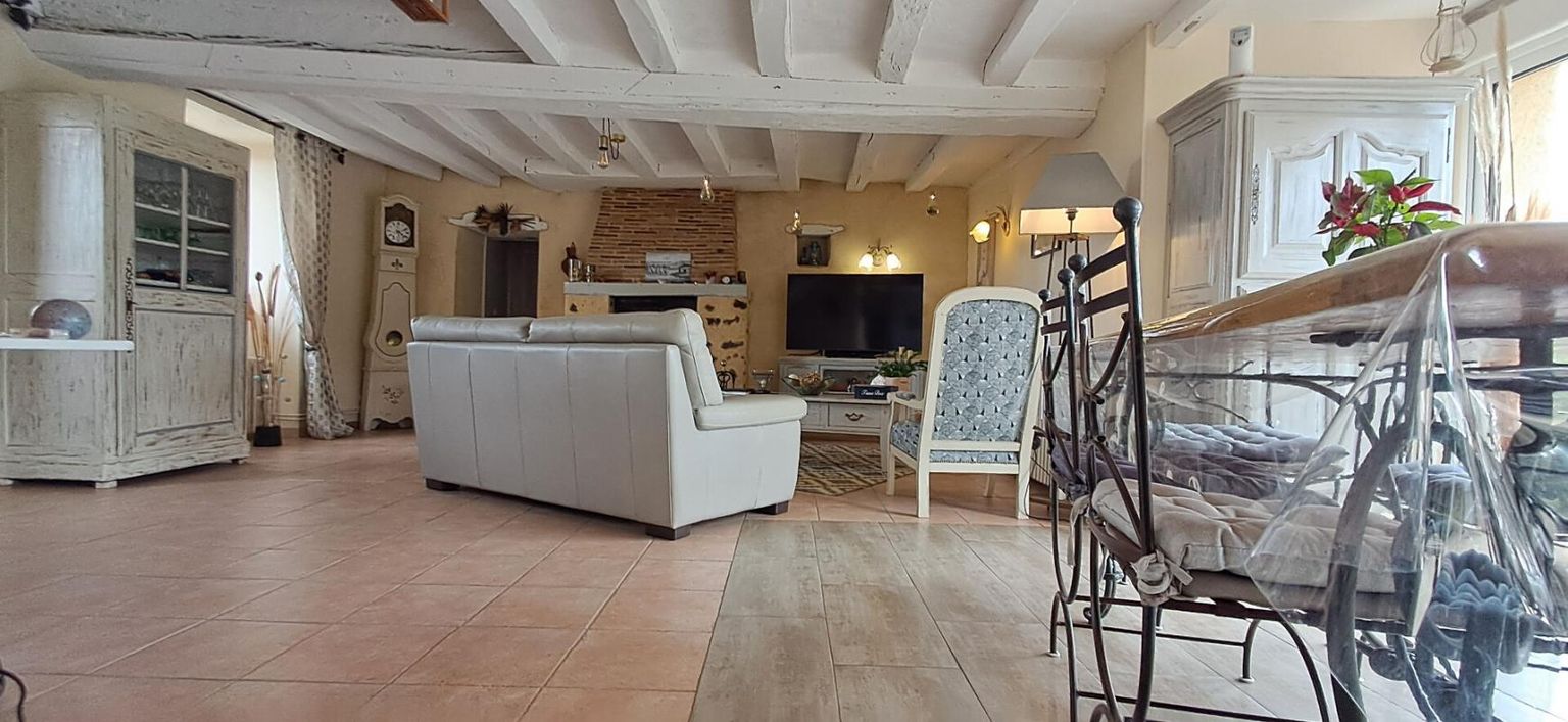 LE BURET Maison Le Buret 6 pièce(s) 162 m2 - 4 Chambres 3