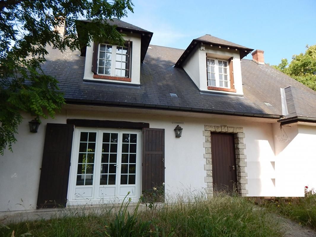 ORMES Maison Ormes 6 pièce(s) 193 m2 terrain 5664m² 1