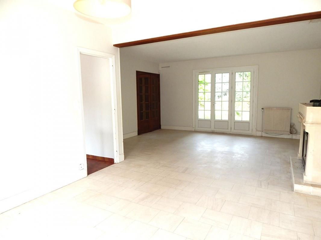 ORMES Maison Ormes 6 pièce(s) 193 m2 terrain 5664m² 3