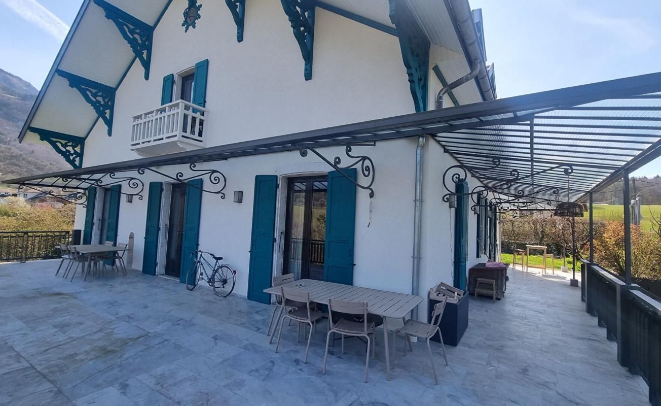 TALLOIRES EXCLUSIVITÉ Maison Talloires-Montmin 10 pièces 255 m2 2