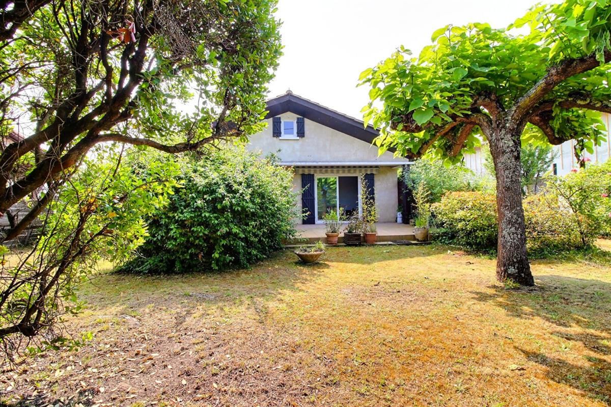 LEGE-CAP-FERRET, Maison à fort potentiel sur 867 M² de terrain
