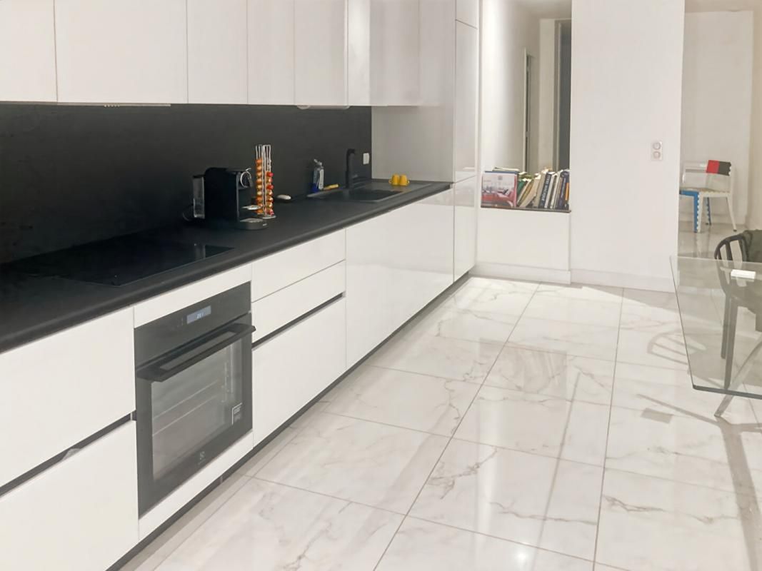 BORDEAUX A vendre local commercial comme un appartement proche Palais de justice 3
