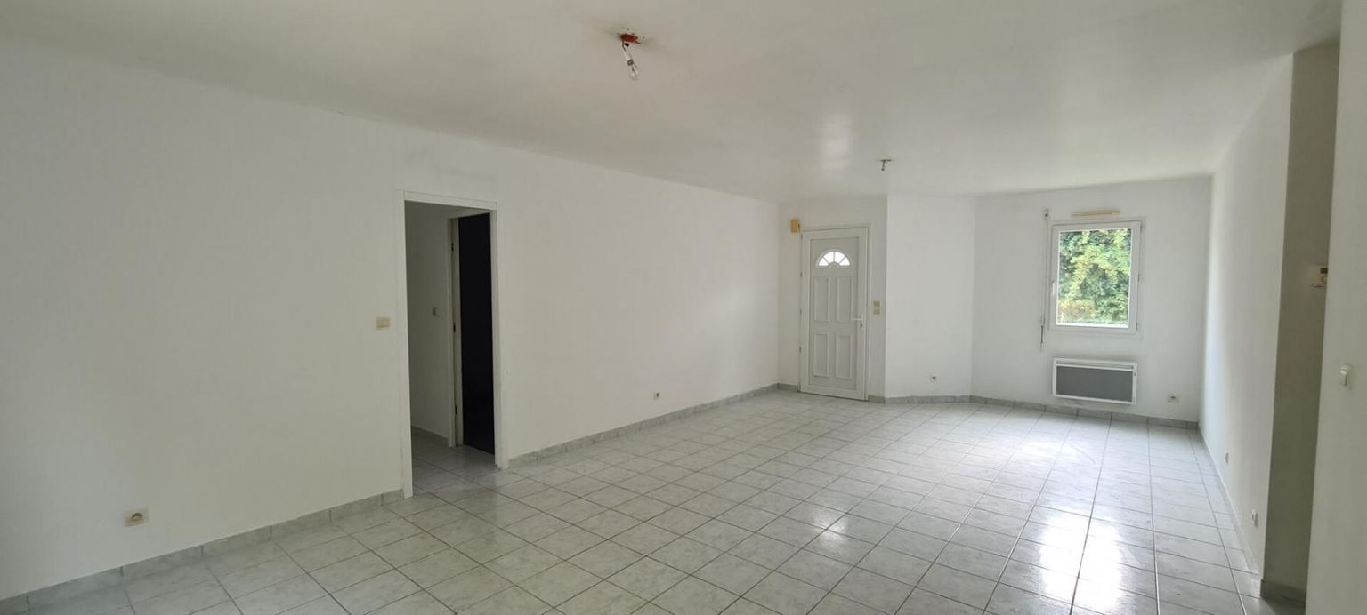 GORGES Maison Gorges 4 P . 3 Chs . 82.30 M² . T 1315 M² . Garage . Terrasse 4