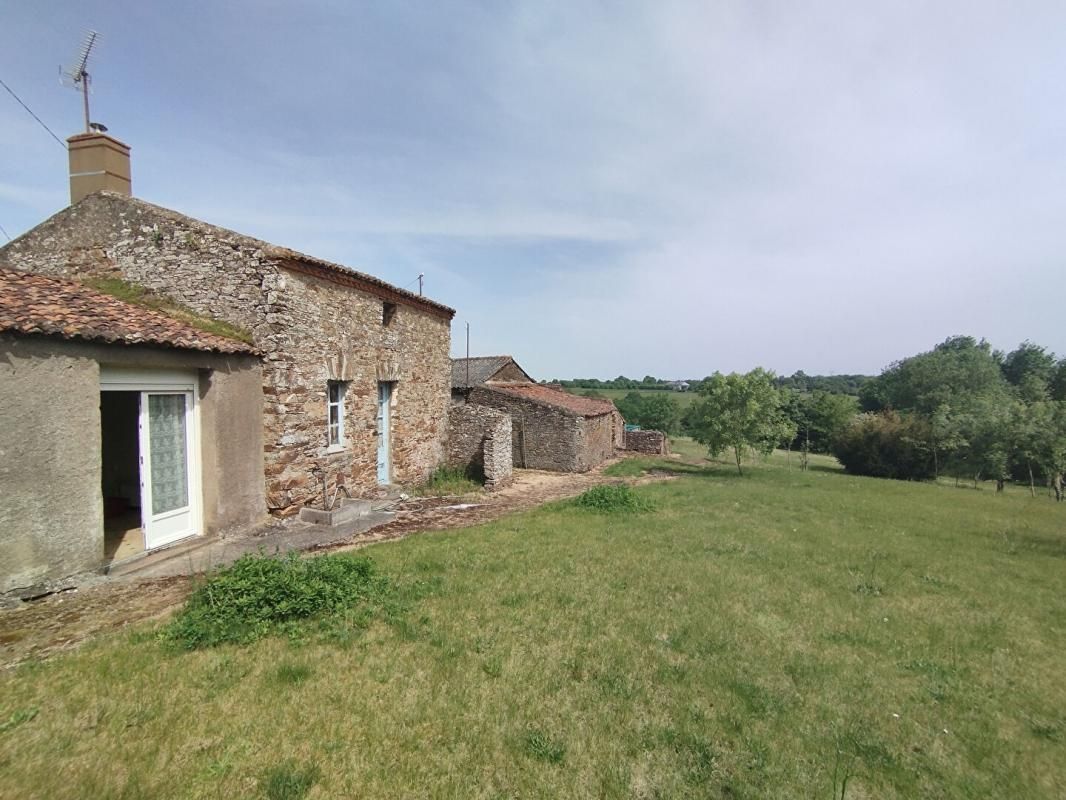 DIVATTE-SUR-LOIRE Maison en pierre à rénover sur terrain de 1 000m², Divatte sur Loire (44450) 2