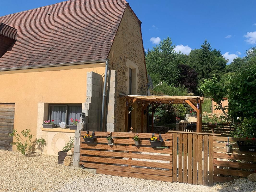 SARLAT-LA-CANEDA 4 logements loués sarlat 7 chbres 3