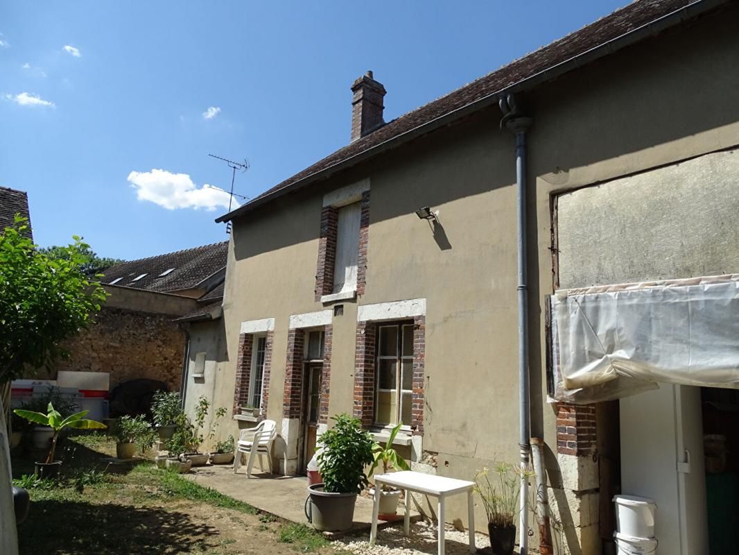 LA CHAPELLE-SUR-AVEYRON Maison 90 m² et dépendance 2