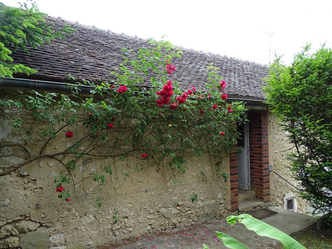 LA CHAPELLE-SUR-AVEYRON Maison 90 m² et dépendance 4