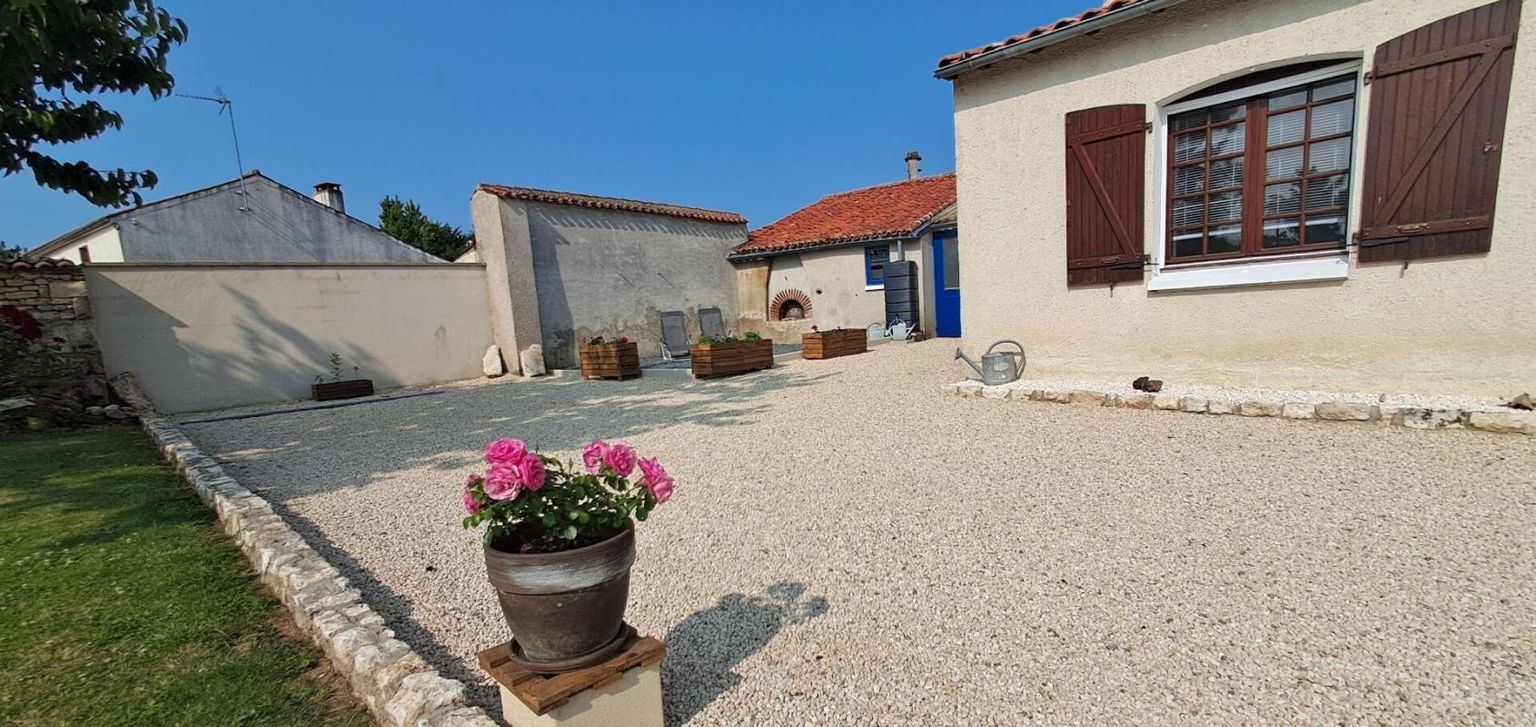 PETOSSE Belle maison de bourg 5 pièce(s) 137 m2 et terrain plat de 1700 m2 2