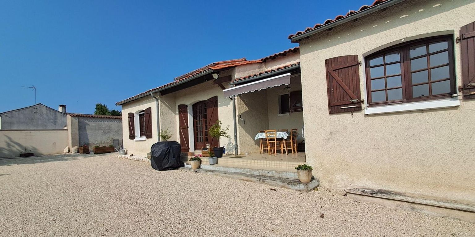 PETOSSE Belle maison de bourg 5 pièce(s) 137 m2 et terrain plat de 1700 m2 4
