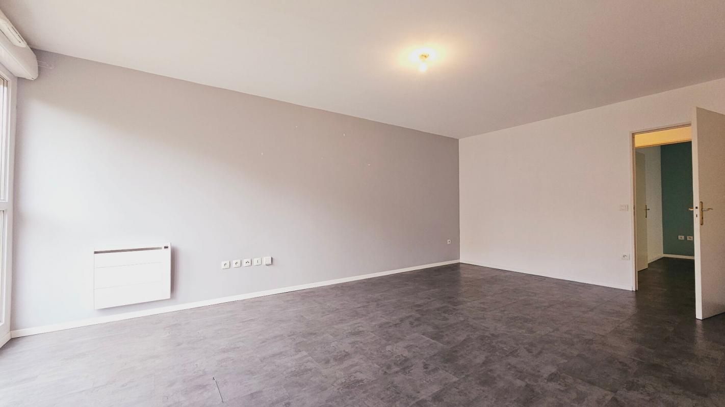 BOURGES BOURGES APPARTEMENT 2 CHAMBRES JARDIN PARKING 4