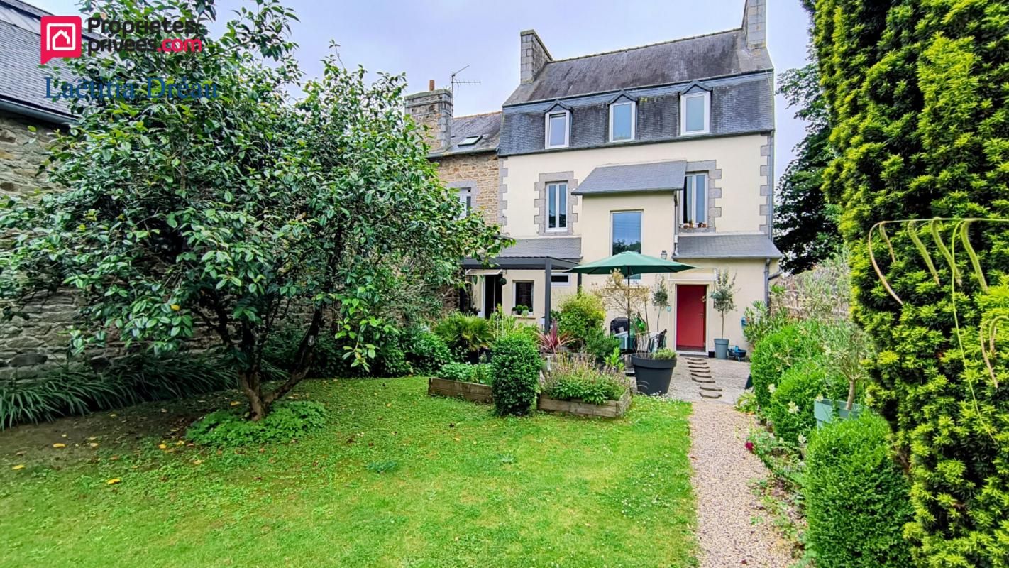 Côtes d'Armor, 22200 Guingamp- Spacieuse maison familiale et/ou d'activité touristique - 6 chambres - 250 m²