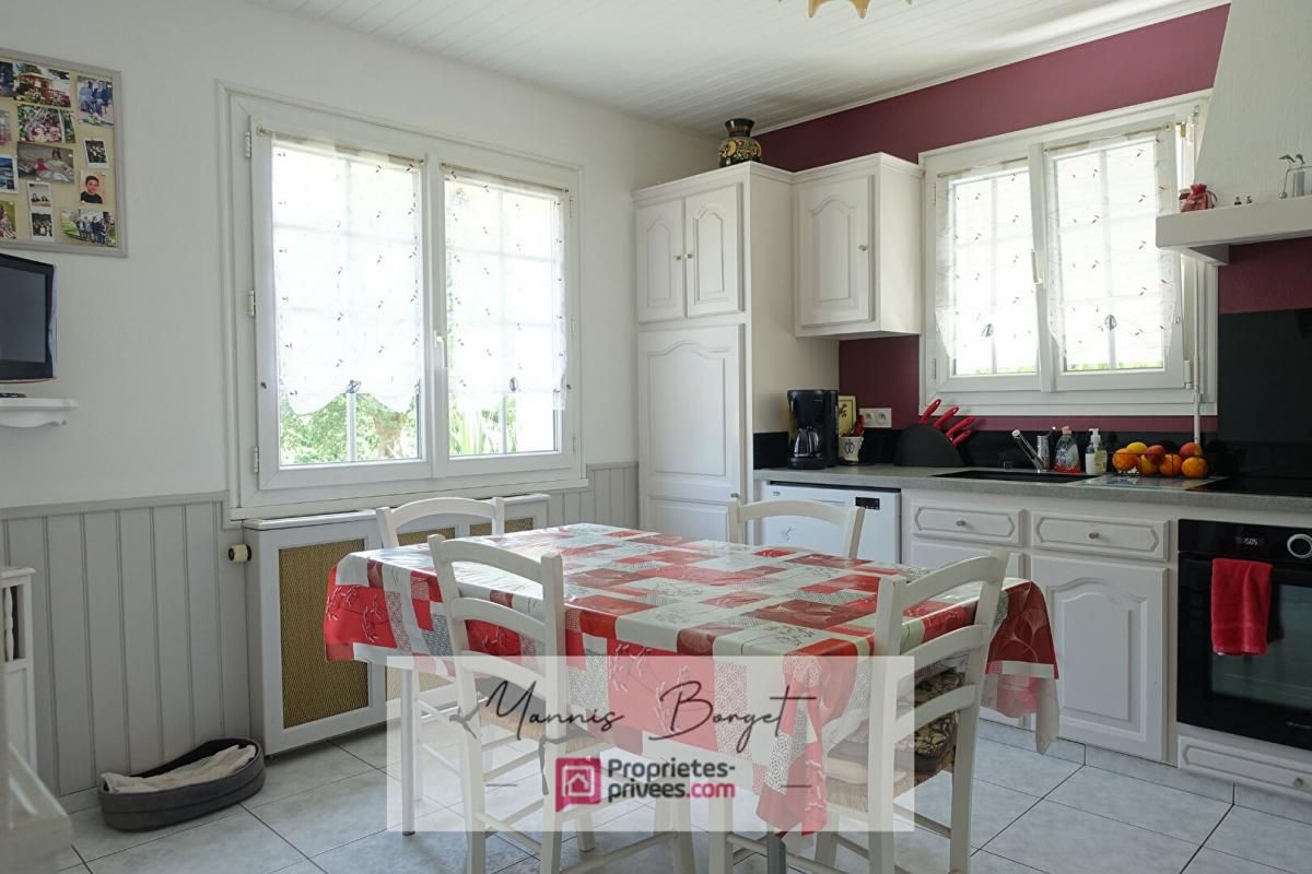 CHAUCHE Maison familiale avec grand jardin clos et dépendances à Chauché 3