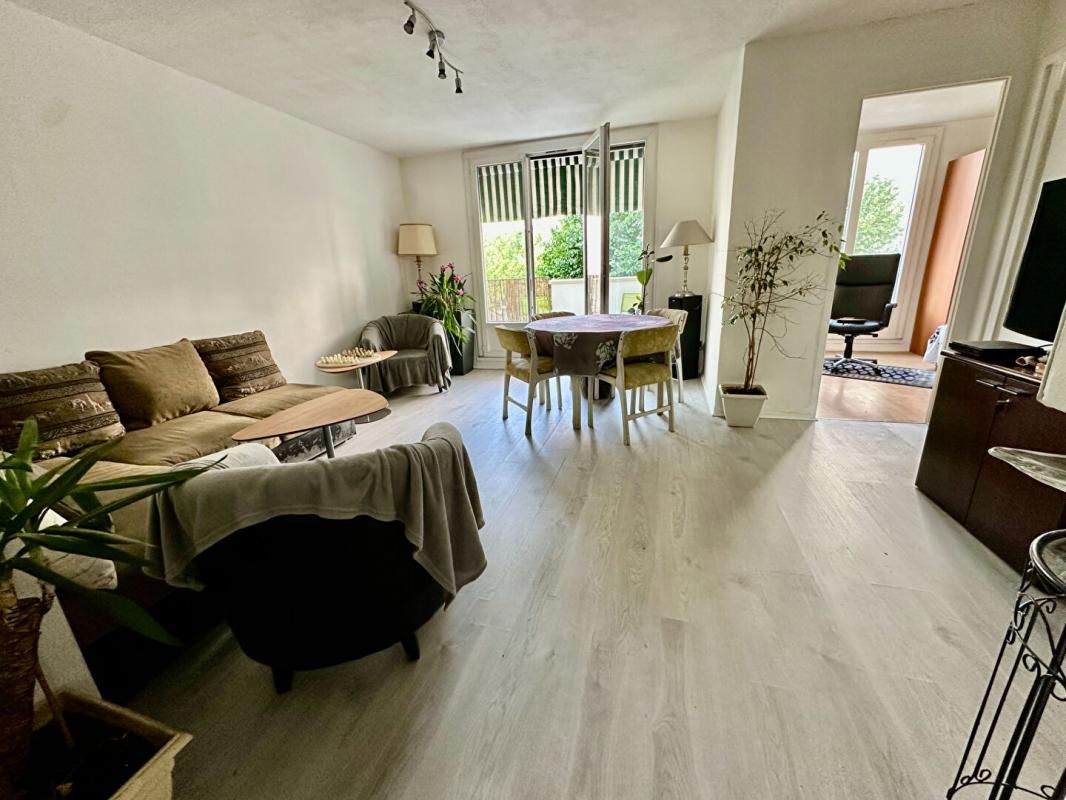 VILLEURBANNE Appartement Villeurbanne 3 pièce(s) 60 m2 + cave + Balcon 2