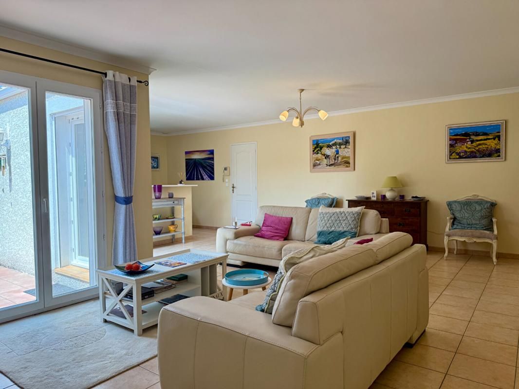LIGNAN-SUR-ORB Villa de plain pied avec piscine et garage à Lignan Sur Orb 3