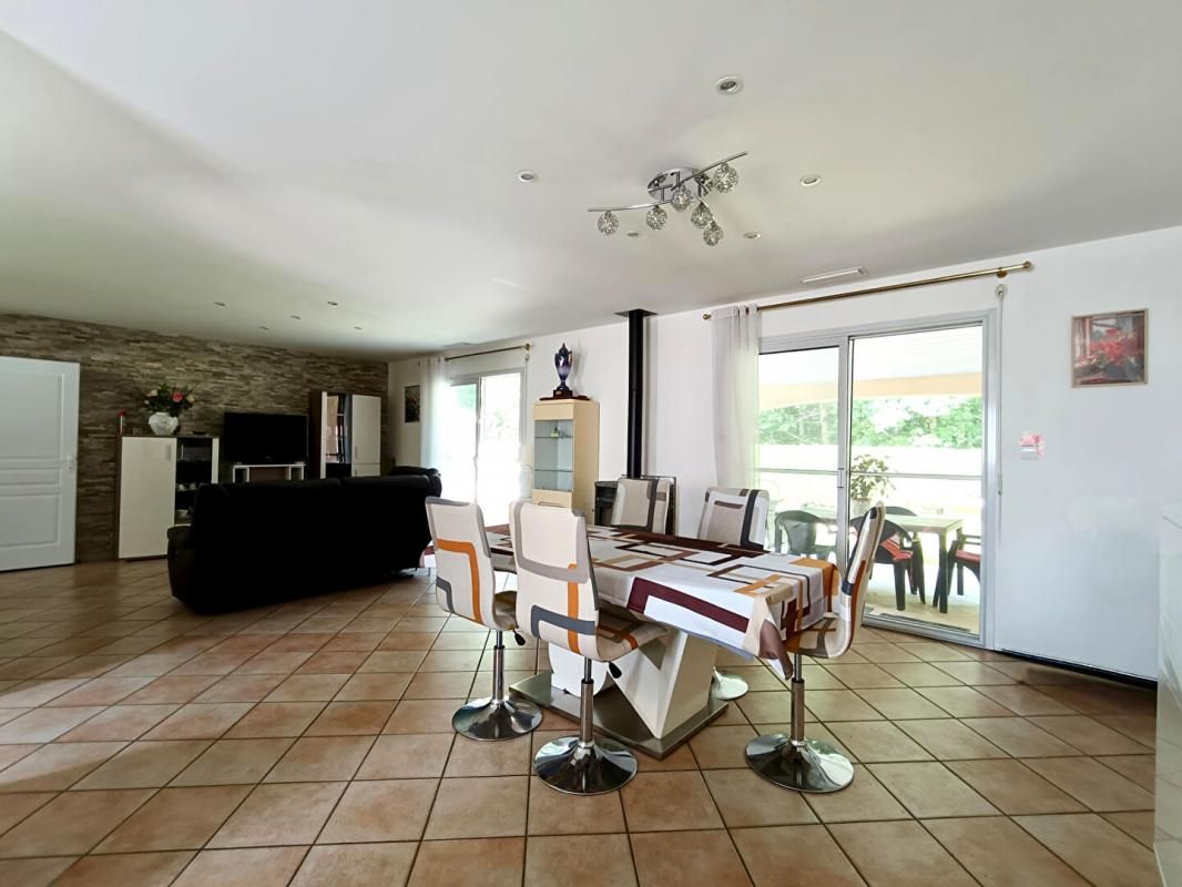SAINTE-LIVRADE-SUR-LOT Maison Sainte Livrade Sur Lot 6 pièce(s) 165 m2 4