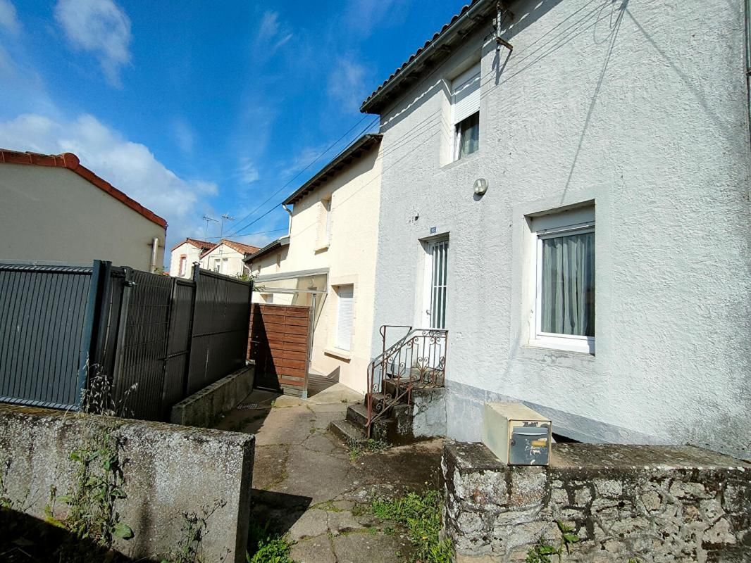 SAINT-CHRISTOPHE-DU-BOIS Maison Saint Christophe du Bois 3 pièces 37 m2 2
