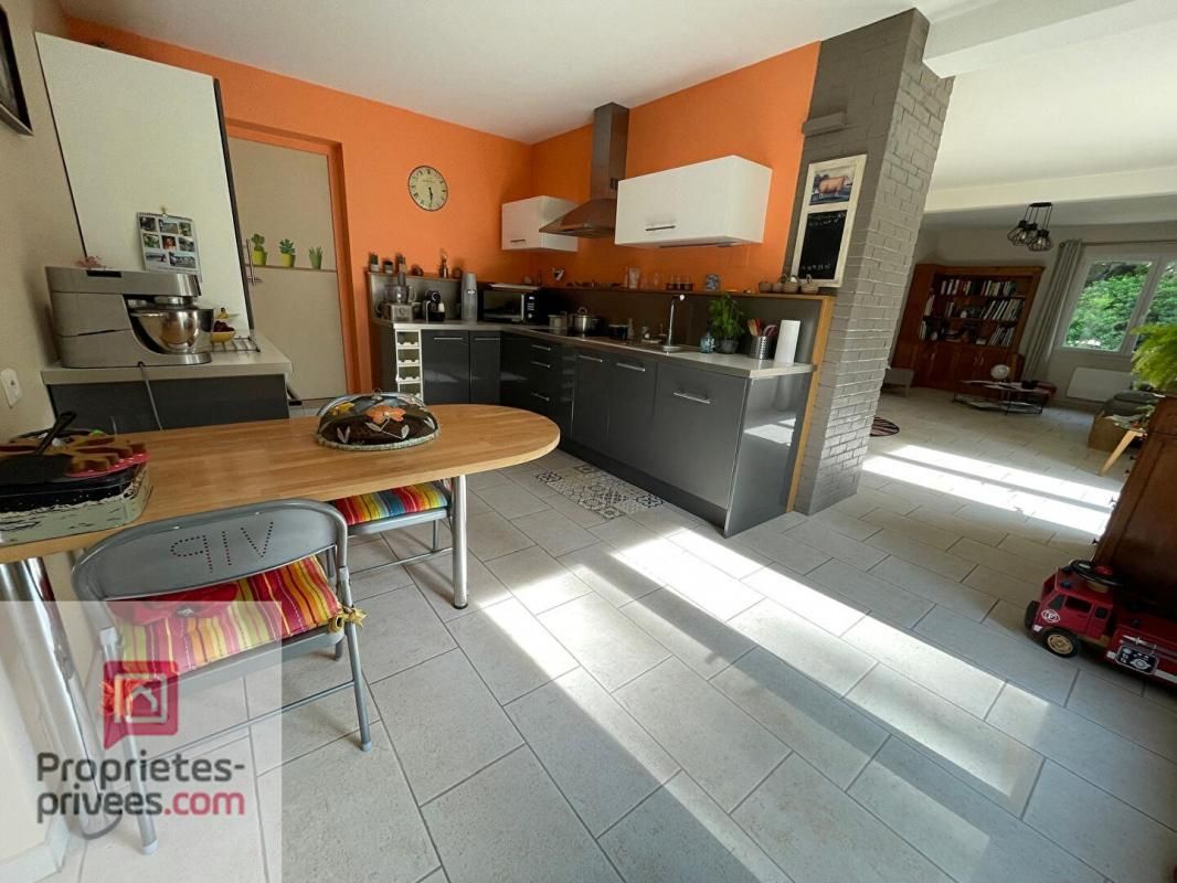 MEVOISINS Maison d'architecte de 156 m2 sur beau jardin 2
