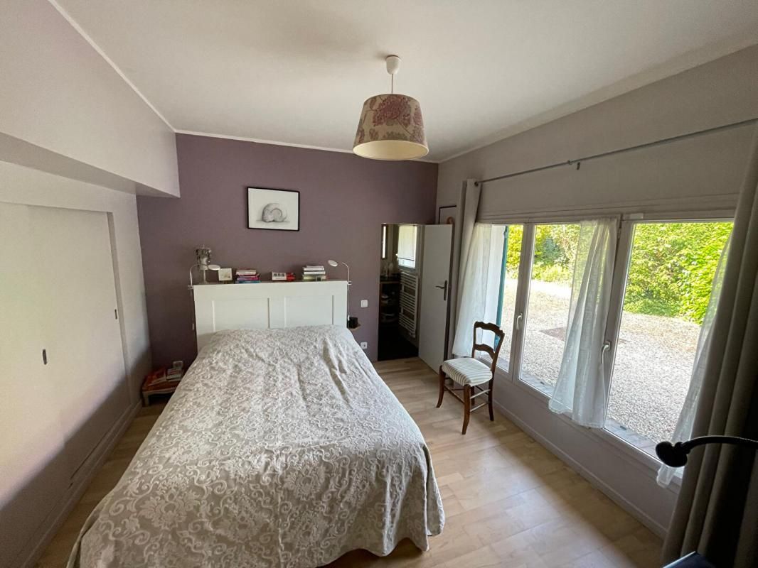 MEVOISINS Maison d'architecte de 156 m2 sur beau jardin 4