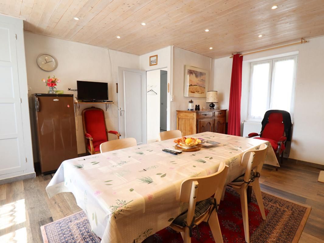 VOLLORE-MONTAGNE Maison de village Vollore Montagne 6 pièce(s) 110 m2+ jardin et garage 4