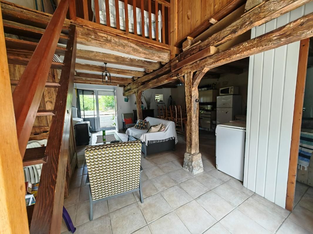 LA TOUR-DU-MEIX Maison d'habitation 68m2, avec jardin, idéal gîte 4