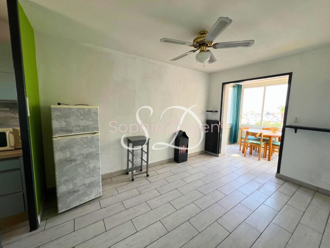 SAINT-CYPRIEN Appartement T2 - Saint Cyprien - vue port - 27m² + loggia 5m² 2