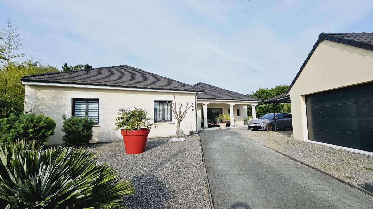 MAISON RECENTE DE PLAIN PIED165M² 5 PIECES GARAGE JARDIN