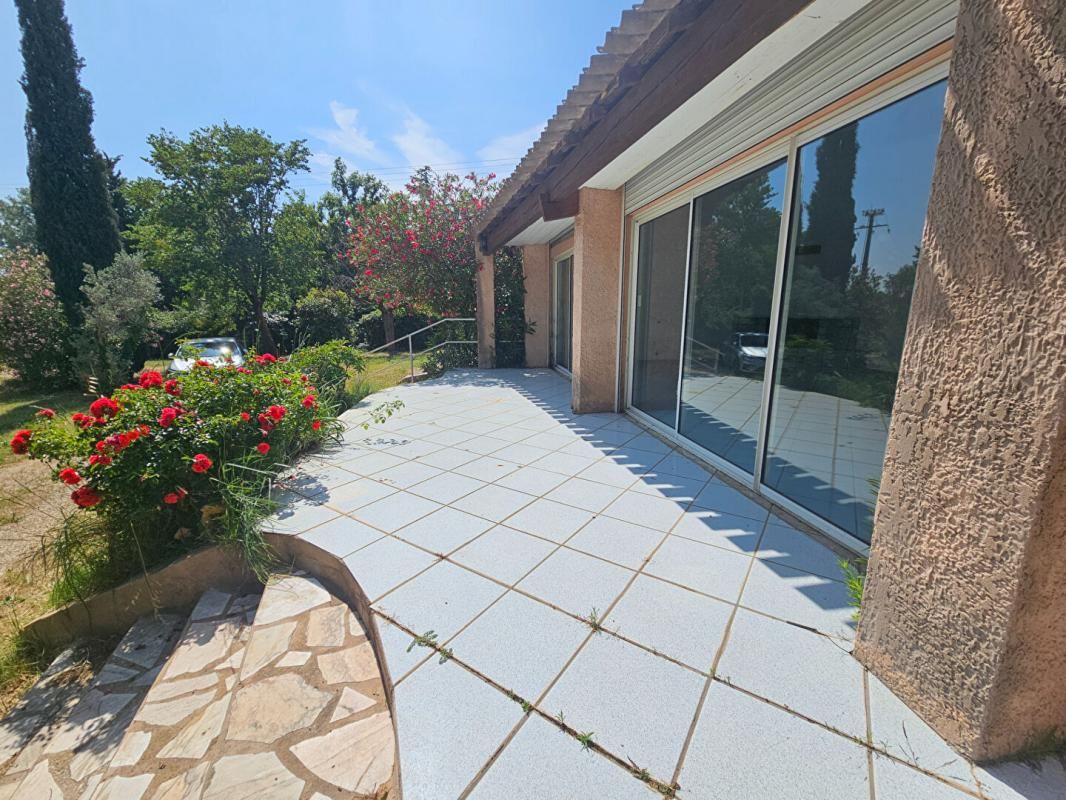 ISTRES Maison d' Architecte familiale de 176 m² + Studio indépendant Terrain clos de 4000 m² avec piscine 2