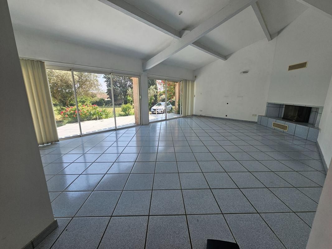 ISTRES Maison d' Architecte familiale de 176 m² + Studio indépendant Terrain clos de 4000 m² avec piscine 3