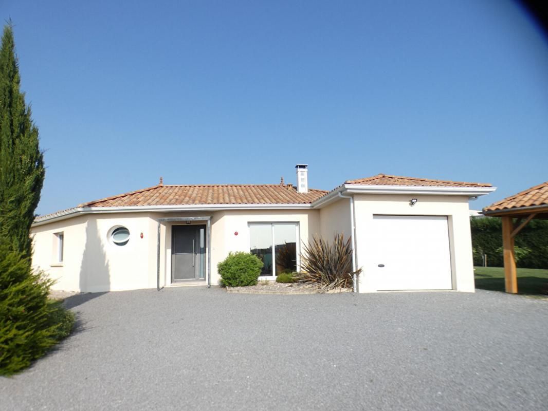 TERRASSON-LAVILLEDIEU Maison Terrasson Lavilledieu avec piscine et 3 chambres 3
