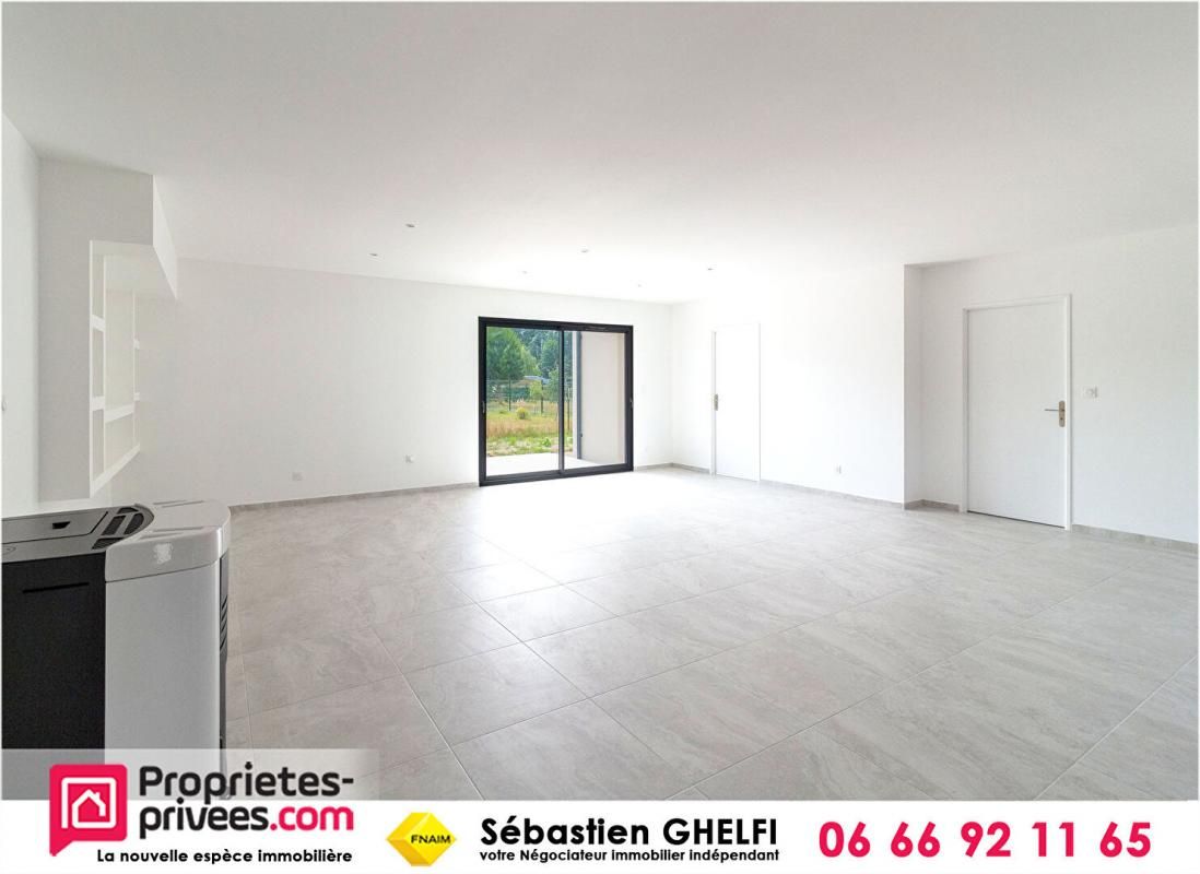 CONTRES maison de plain-pied-grande pièce de vie-3 chambres dont 1 suite-grand garage- 3