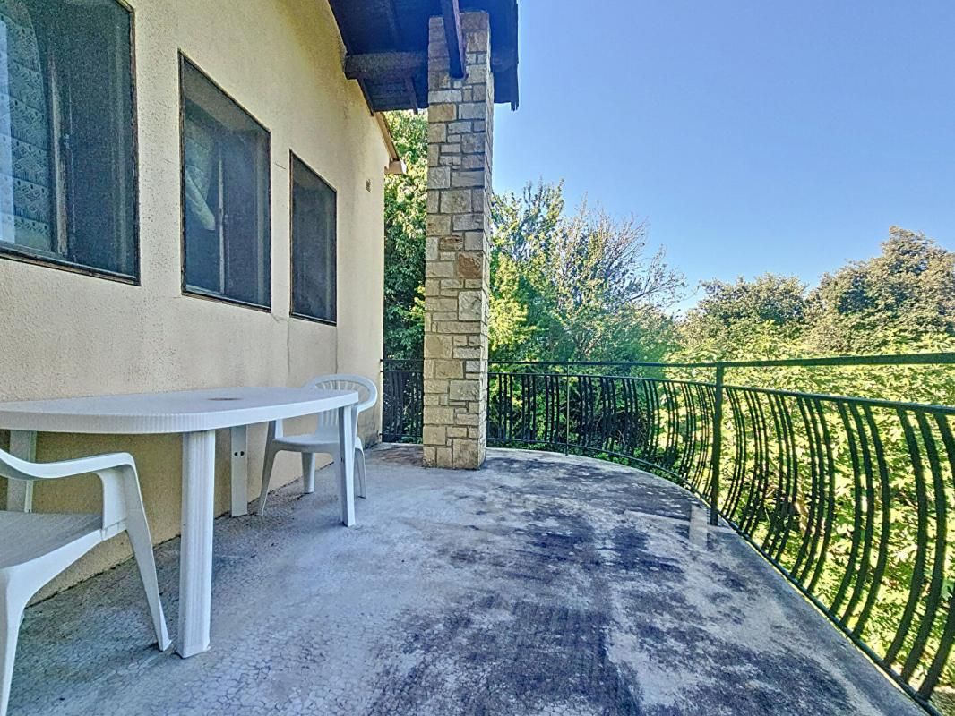 BAGNOLS-SUR-CEZE Villa 7 pièce(s) 150 m2 3