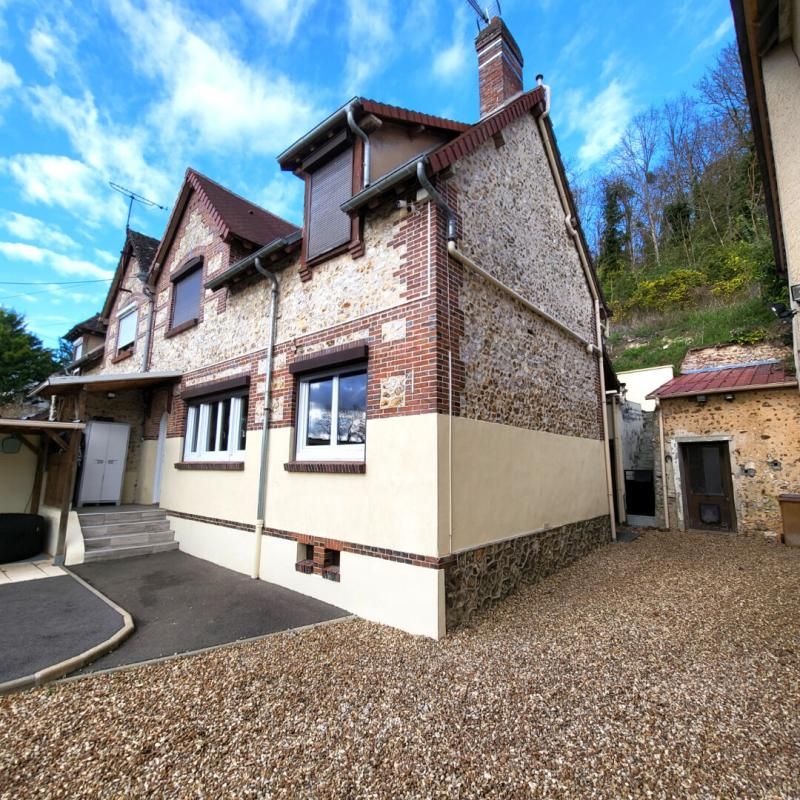MESNIL-SUR-L'ESTREE Maison 109 m², Mesnil sur l'Estrée (27650), 3 chambres, bureau, dépendance, atelier, terrasse avec pergola, terrain 335 m². Prix HAI : 176 780 3