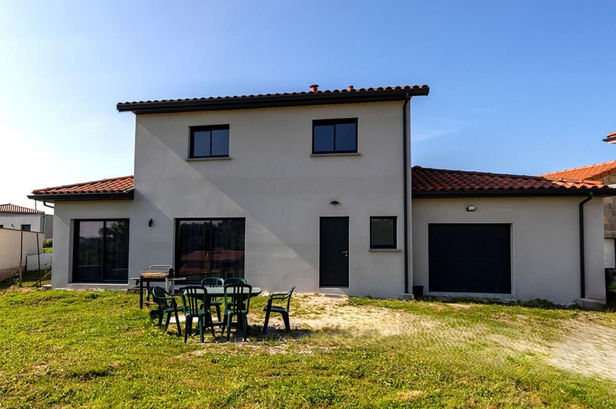 CHAMBOST-LONGESSAIGNE Belle Villa récente avec vue dominante et prestations modernes 3