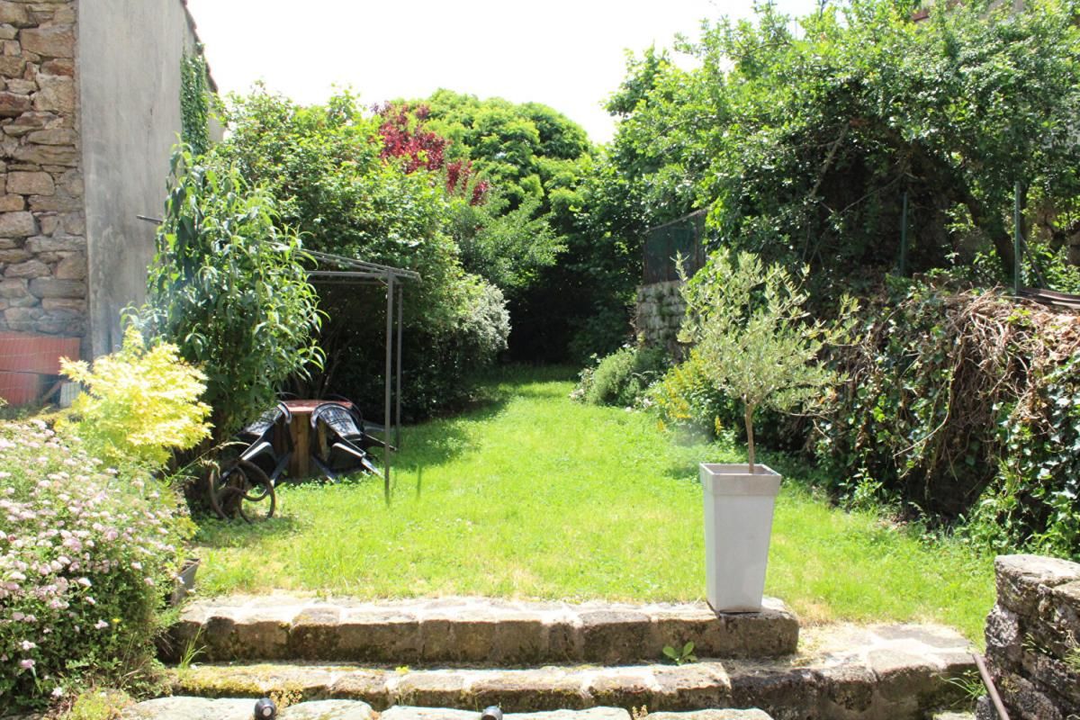 LANGOGNE Maison en pierre 2
